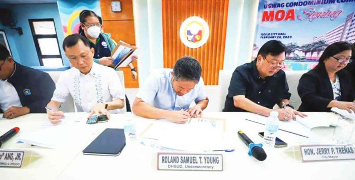 Mayor Jerry P. Treñas, Undersecretary Roland Samuel T. Young of the Department of Human Settlements and Urban Development (DHSUD) and Engr. Noli D. Armada, OIC VP for Visayas and Mindanao Housing Lending Operations of Pag-IBIG, lead the Memorandum of Agreement signing for the initial 10,000 housing units for Iloilo City under DHSUD’s flagship program “Pambansang Pabahay Para sa Pilipino: Zero ISF Program for 2028”, on Tuesday, Feb. 28. Witnessing the signing are Uswag Ilonggo party-list’s Rep. James “Jojo” Ang and Vice Mayor Jeffrey Ganzon. ILOILO CITY MAYOR’S OFFICE PHOTO