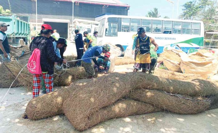 Residents of Barangay Semirara in Caluya, Antique made improvised oil spill booms to collect the sludge in the village’s coasts. KAP CATHERINE "KIKAI" LIM FACEBOOK