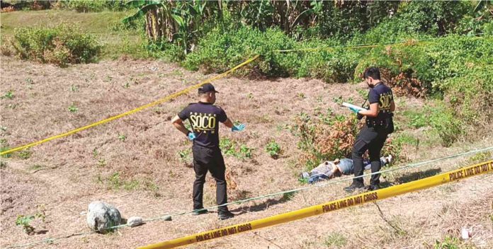 The 58-year-old Allen Sanchez was found dead in Barangay Linobayan, Tigbauan, Iloilo on Thursday morning, March 23. The police’s Scene of the Crime Operatives said his hands were bound by tape. Suspected illegal drugs were recovered from his wallet. AJ PALCULLO/PN