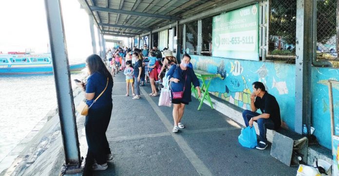 Passengers from Guimaras arrive at the Iloilo City-Guimaras Ferry Terminal in Iloilo City. AJ PALCULLO/PN