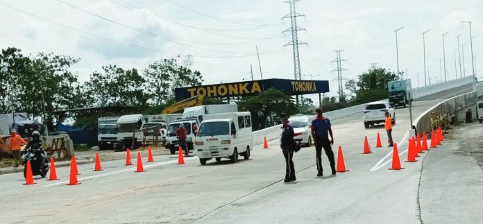 The three-day dry run of the P315-million Buhang flyover started on Wednesday, March 29. The Iloilo City District Engineering Office allows only light vehicles to use the flyover. AJ PALCULLO/PN