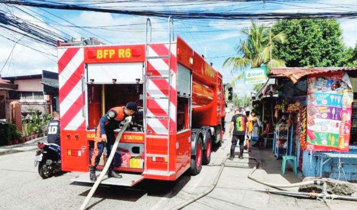 Bureau of Fire Protection (BFP)-Iloilo City personnel augmented Metro Pacific Iloilo Water’s (MPIW) water rationing in La Paz district in this file photo. This summer season, MPIW may still seek the help of BFP-Iloilo City as the city is expected to experience low water supply. BFP-ILOILO CITY PHOTO