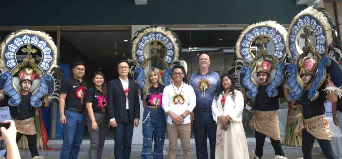 L-R: Mr. Dominic Mag-isa, LG PH Product Manager for Commercial Laundry; Ms. Marylouie Gatuz, Product Marketing Manager for Commercial Laundry; Ms. Myrtle Sarrosa, LG Ambassador; Mr. Jun Lee, LG PH Product Director for Commercial Laundry; Mr. Arles A. Uy, Jr, CEO and President of Express Clean Consultancy/AAU Corporation; Mr. Philip David Lee, BigWash Director; Ms. Mylene Manzano, President, BigWash