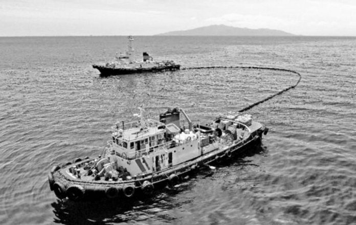 Together with an oil spill boom and skimmer, the Philippine Coast Guard goes around the suspected area of the sunken oil tanker MT Princess Empress in Oriental Mindoro on March 14, 2023. Photo by Malayan Towage and Salvage Corporation