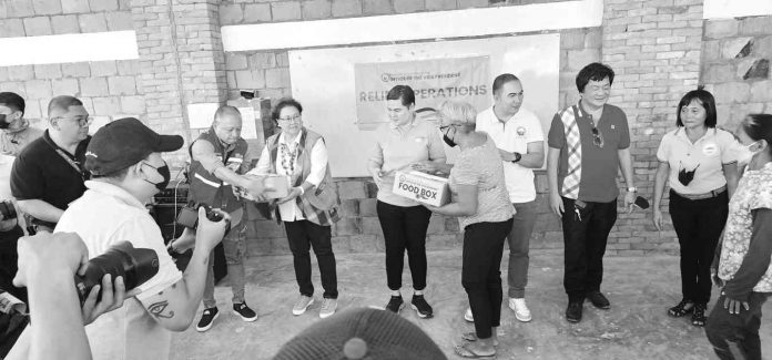 Vice President Sara Duterte-Carpio and Antique governor Rhodora Cadiao distribute food boxes to oil spill-affected residents in Caluya town. PROVINCE OF ANTIQUE FACEBOOK PAGE PHOTO