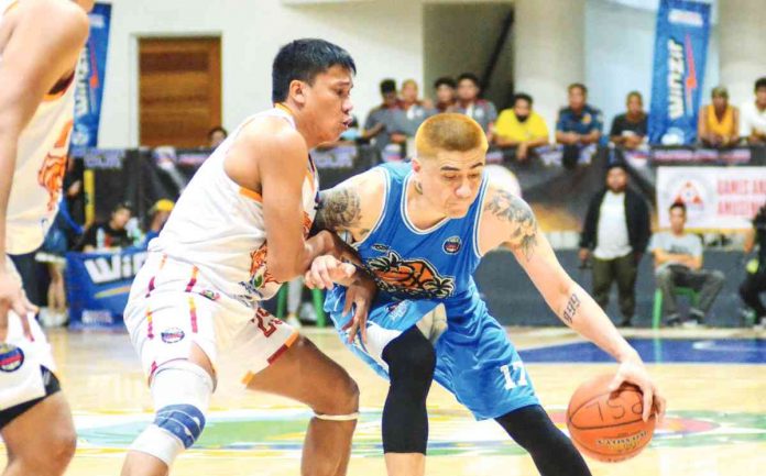 Boracay Islanders’ Mark Cardona tries to ward off the defense of Ilonggo Billy Ray Robles of Davao Occidental Tigers. PSL PHOTO