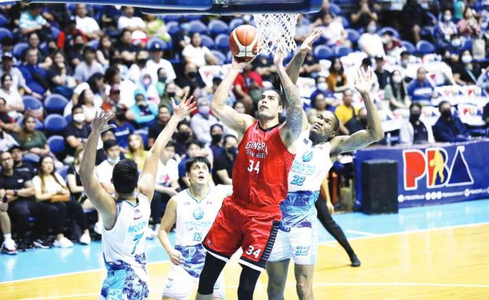 Barangay Ginebra San Miguel Kings’ Christian Standhardinger attacks the defense of Phoenix Super LPG Fuel Masters for an inside hit. PBA PHOTO