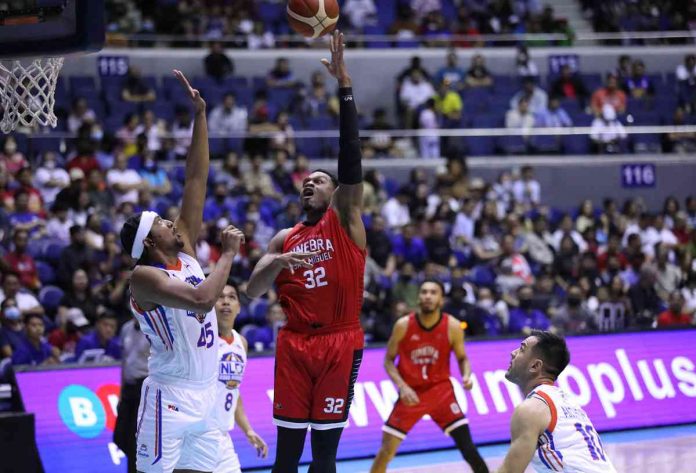 Barangay Ginebra San Miguel Kings’ Justin Brownlee soars for a basket against the defense of NLEX Road Warriors’ Brandon Ganuelas-Rosser. PBA PHOTO