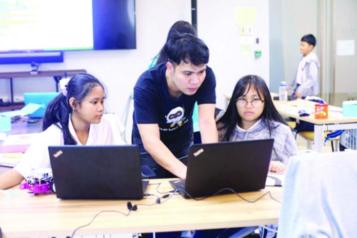 Lead instructor Joel Bautista volunteers for the DevCon Kids program to instill 21st-century skills in underprivileged youth and to bring information and communications technology education closer to them. PHOTO COURTESY OF BUSINESSMIRROR.COM.PH