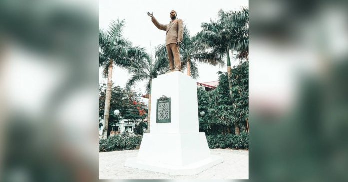 Capiz province is commemorating today the 75th death anniversary of President Manuel A. Roxas. Photo shows the life-sized bronze statue of Roxas by national artist Guillermo Tolentino. CAPIZ TOURISM AND CULTURAL AFFAIRS