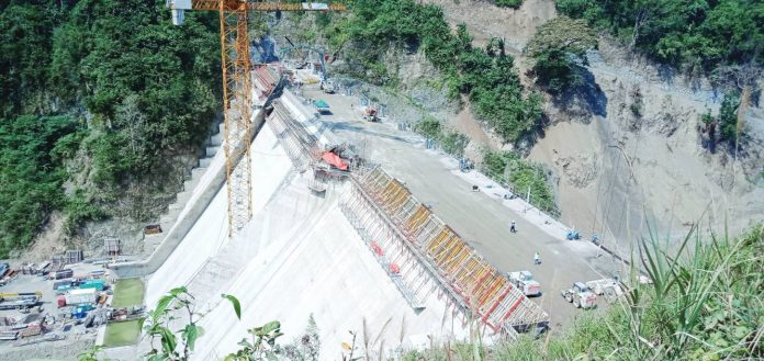 The high dam of the Jalaur River Multi-purpose Project Stage II in Calinog, Iloilo is now 84.1 meters high out of its structural height of 109 meters. This will serve as an impounding dam with an estimated capacity of 250.70 million cubic meters for irrigation and bulk water supply. IME SORNITO/PN