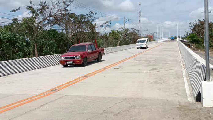 The Iloilo City District Engineering Office will impose regulations to protect the Buhang flyover. Articulated trucks, more than three-axle vehicles, dump trucks with more than 10 wheels, wing vans, bicycles, tricycles, and motorcycles won ‘t be allowed to use it. AJ PALCULLO/PN