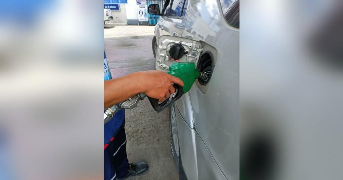 Oil companies will cut down prices per liter of gasoline by P1.40 today. AJ PALCULLO/PN