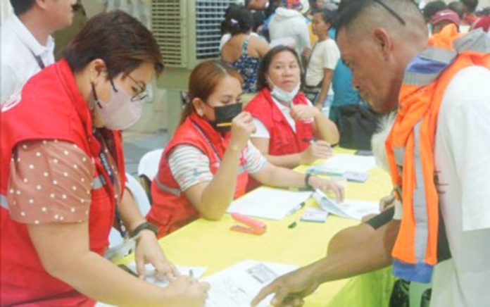 Personnel of the Department of Social Welfare and Development Region 6 released assistance to the oil spill-affected residents of Caluya, Antique. CONTRIBUTED PHOTO/PNA