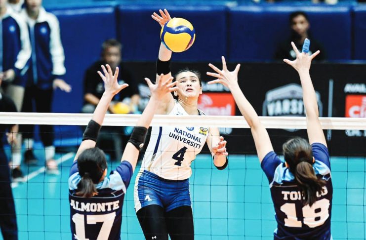 National University Lady Bulldogs’ Mhicaela Belen scores against two Adamson University Lady Falcons defenders. UAAP PHOTO