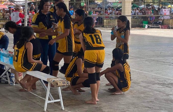 Members of the Malitbog Elementary School girls volleyball team played barefoot during the recent Division of the Iloilo Sports Council Meet 2023 in Calinog, Iloilo. PHOTO COURTESY OF GAMETIME SPORTS