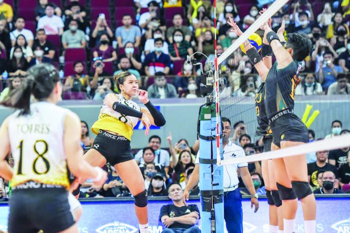 University of Santo Tomas Golden Tigresses’ Ejiya Laure slams the ball towards the defense of Far Eastern University Lady Tamaraws. UAAP PHOTO