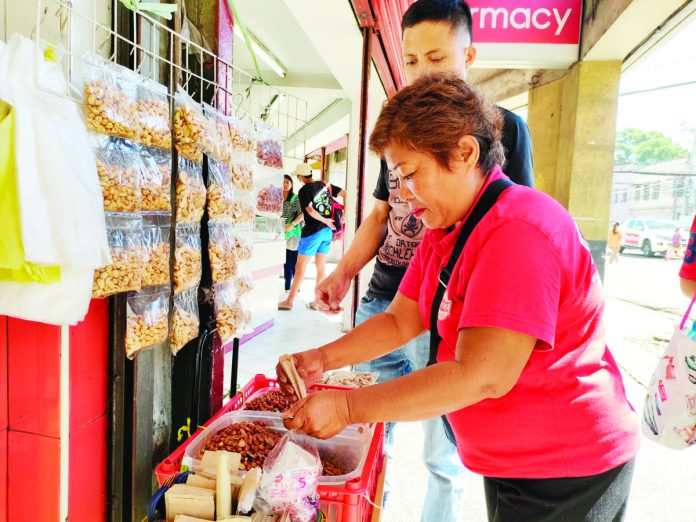 Several street food vendors in Iloilo City expressed frustration over the proposed ordinance that seeks to restrict street food vending. They said it will worsen their situation. AJ PALCULLO/PN