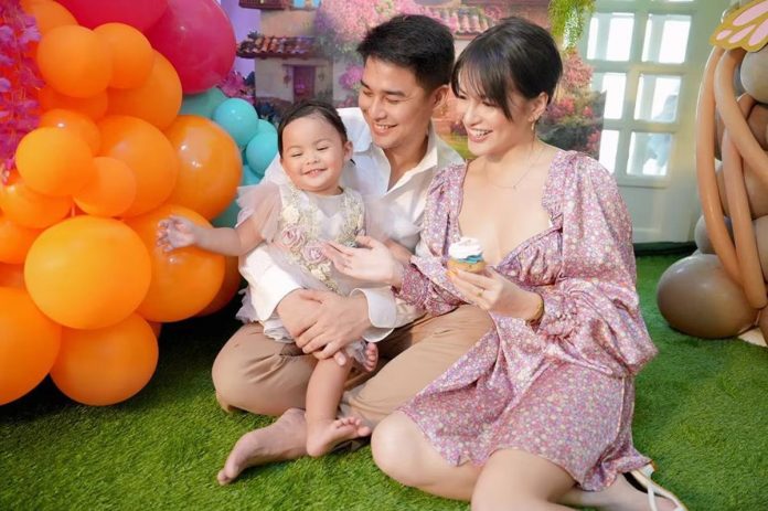 McCoy de Leon and Elisse Joson with their daughter Felize