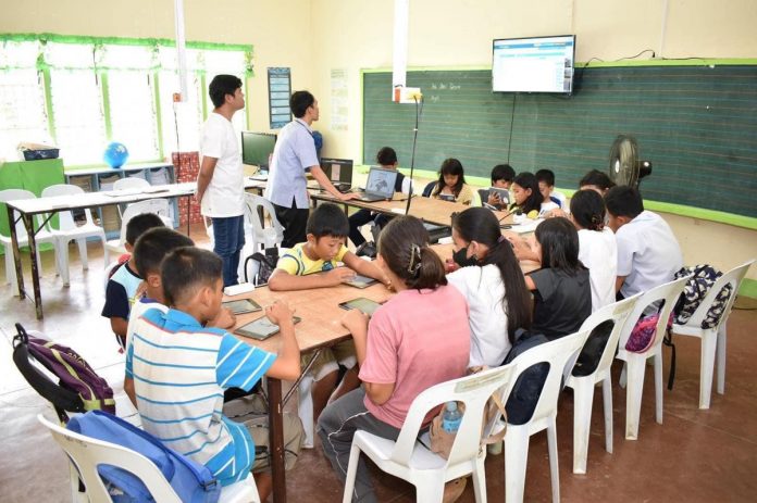 Students and faculty at the Lacaron Integrated School were given access to fast and reliable internet connectivity through Elon Musk’s Starlink Internet. This was made possible by Senate President Pro Tempore Loren Legarda.