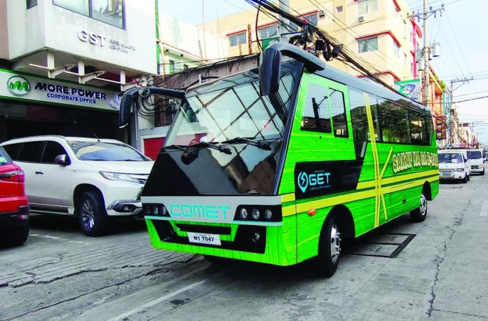 This electric bus is powered by a lithium-ion battery charged with electricity. It does not harm the environment because it has no smoke emission. Iloilo City’s Mayor Jerry Treñas is enjoying a test ride on the streets of the metro.