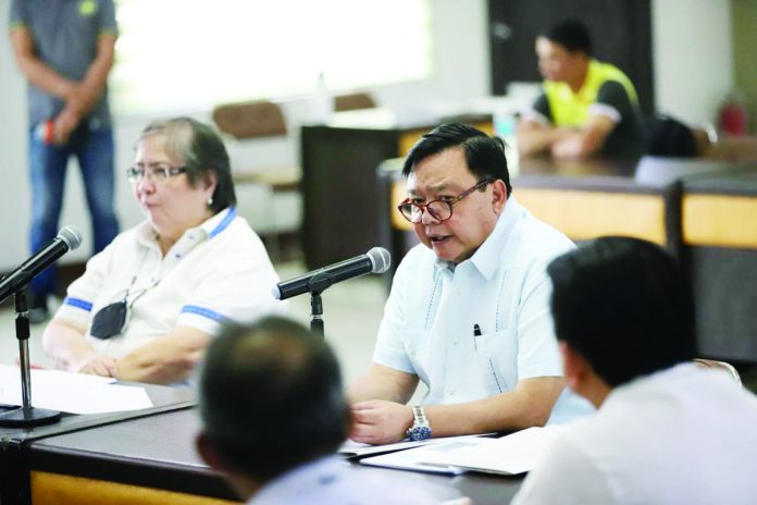 Iloilo City’s Mayor Jerry Treñas discusses the power concerns of Western Visayas with key energy sector stakeholders such as the Department of Energy, National Grid Corp. of the Philippines, and generation and distribution utilities during the Regional Development Council 6’s Infrastructure and Development Committee meeting. ILOILO CITY MAYOR’S OFFICE PHOTO