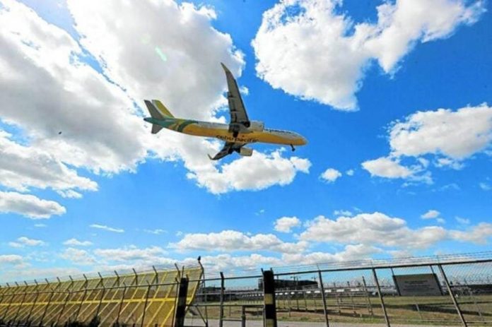 BACK TO NORMAL. A plane lands at Ninoy Aquino International Airport in Pasay City on Tuesday as normal operations resume a day after an eight-hour power outage hit the airport’s Terminal 3. A scheduled maintenance activity on May 17 will stop airport operations for six hours. PHOTO BY GRIG C. MONTEGRANDE, PHILIPPINE DAILY INQUIRER