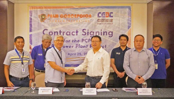 In photo (from L-R): Sealing the solar farm deal are the PCPC and NEPC officials PCPC Chief Operating Officer Winifredo Pangilinan; PCPC Senior Vice President, Technical Advisor Edwin Ladignon; PCPC President and CEO Nicandro Fucoy; NEPC Power Construction Corp. President Jiang Zhimin; PCPC Vice President for Business Development and Market Operations Alfie Miras; NEPC Project Manager Yi Jingyou; and PCPC Assistant Manager for Business Development Kenneth Jorigue.