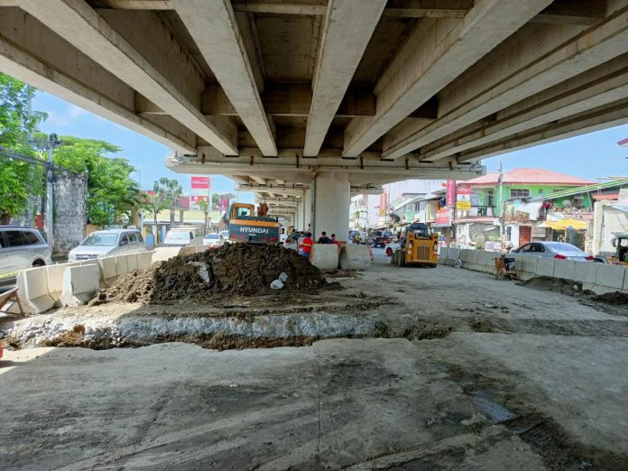 Photo shows the ongoing construction of a cross drainage beneath the Ungka flyover in Barangay Ungka II, Pavia, Iloilo on Wednesday morning, May 10. AJ PALCULLO/PN