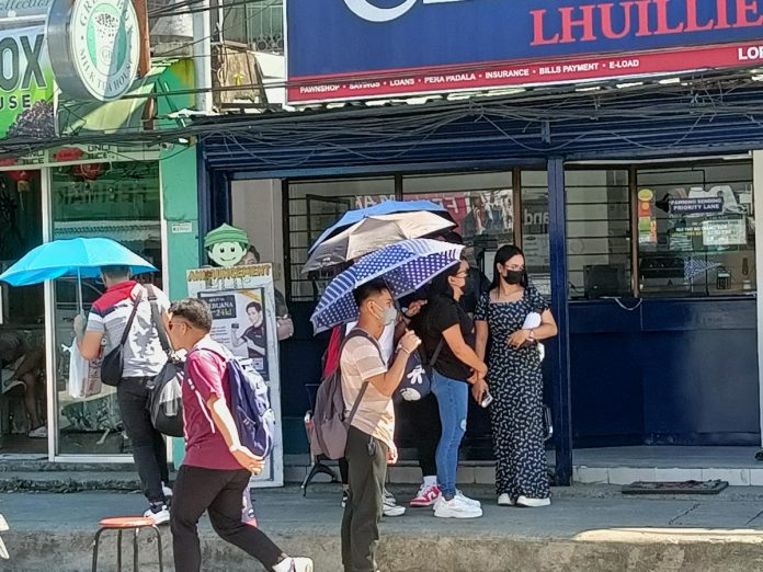 The Iloilo Provincial Health Office is still encouraging the public to wear facemasks, adding that COVID-19 remains and can still harm people's lives. AJ PALCULLO/PN