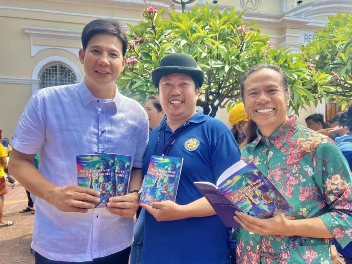 Roxas City Mayor Ronnie Dadivas, ‘Hangaway’ author Bryan Mari Argos, and writer Peter Solis Nery sharing a “hangaway kag higante” moment amidst KAADLAWAN, the 72nd anniversary of Roxas City.