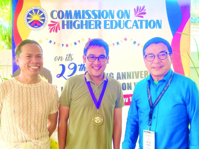 (From left) Prize creator Peter Solis Nery, Peter’s Prize medalist Jonell Segador Gregorio with Commission on Higher Education 6 Regional Education Program Supervisor Efren S. Sucaldito