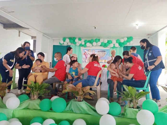 The town of Numancia in Aklan province hosted the grand launch of the month-long measles-rubella and oral polio vaccine supplementary immunization activity (MR-OPV SIA) on May 3. Photo shows children receiving their measles-rubella and oral polio vaccines at a vaccinate site in Barangay Andagao, Kalibo, Aklan. DOH-WV CHD PHOTO