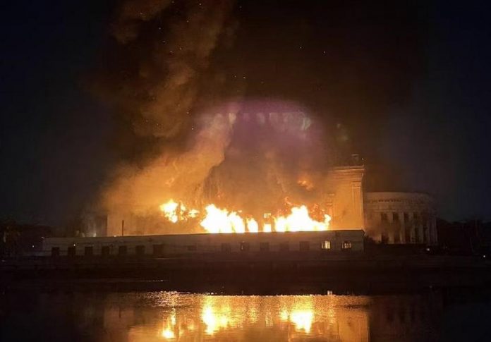 Fire gutted the Manila Central Post Office in Lawton, Manila before midnight on Sunday, May 21. KAREN DE GUZMAN/ABS-CBN NEWS PHOTO