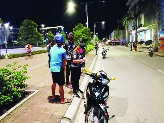 Iloilo City Police Office and Public Safety and Transportation Management Office personnel flag down motorcycles to inspect their mufflers. Stiffer penalty awaits violators of anti-muffler ordinance. PSTMO PHOTO