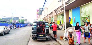 Provincial jeepneys find parking space in front of a mall on Mabini Street, City Proper, adjacent to the temporary stalls for the Iloilo Terminal Market vendors. Starting first week of June, provincial jeepneys will transport passengers from and up to their respective transport terminals only. GLENDA TAYONA/PN