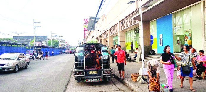 Provincial jeepneys find parking space in front of a mall on Mabini Street, City Proper, adjacent to the temporary stalls for the Iloilo Terminal Market vendors. Starting first week of June, provincial jeepneys will transport passengers from and up to their respective transport terminals only. GLENDA TAYONA/PN