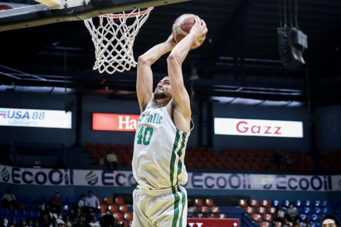 De La Salle University Green Archers’ Michael Phillips scored on a two-handed dunk. FILOIL PHOTO