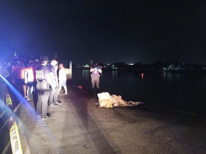 The dead body of Raymund Ledesma Castro of Barangay Simon Ledesma, Jaro, Iloilo City stuffed in a sack was found floating in Parola wharf in Barangay Concepcion, City Proper district on Sunday night, May 14. ICPO PHOTO