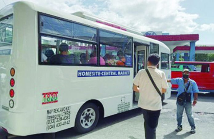 A modernized jeepney picks up passengers in front of a shopping mall in Bacolod City. For three days until today, June 27, traditional and modern passenger jeepneys in the city are taking part in a simulation exercise that will determine the effectiveness of the updated routes for the Public Utility Jeepney Modernization Program. PNA BACOLOD FILE PHOTO