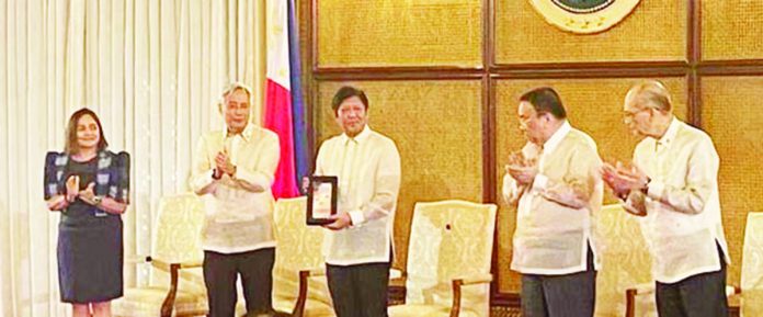 President Ferdinand Marcos Jr. and the Bangko Sentral ng Pilipinas lead the launch and presentation of the 125th Anniversary of Philippine Independence and Nationhood Commemorative Coin Set on Monday, June 5. PHOTOS COURTESY OF MPC POOL/BSP