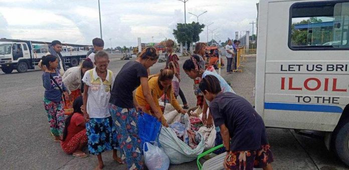 Mendicant Badjaos rescued by the Iloilo City Social Welfare and Development Office and Public Safety and Transportation Management Office were sent back to Bacolod City on Saturday, June 24, on their way home. PSTMO PHOTO