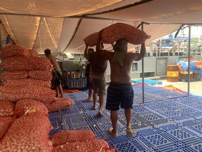 The Department of Agriculture-Inspectorate and Enforcement and the Philippine Navy deliver 18,125 metric tons of garlic to the Sual Seaport in Pangasinan on June 12. DA PHOTO