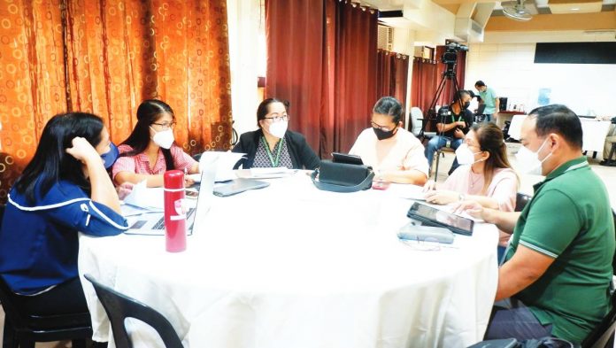 The Regional Ethics Monitoring Board VI holds Basic Research Ethics Training for University of St. La Salle (USLS) – Bacolod and Central Philippine University (CPU). There were 29 participants for the ethics trainings held in USLS-Bacolod while the training in CPU had 30 participants.