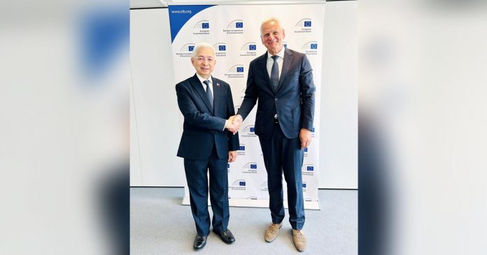 Trade Secretary Alfredo Pascual (left) met with EIB vice president Kris Peeters in Brussels, Belgium on June 26. They discussed the potential collaboration in the Philippines, especially for the EIB to finance green transition projects in the Philippines. DTI PHOTO