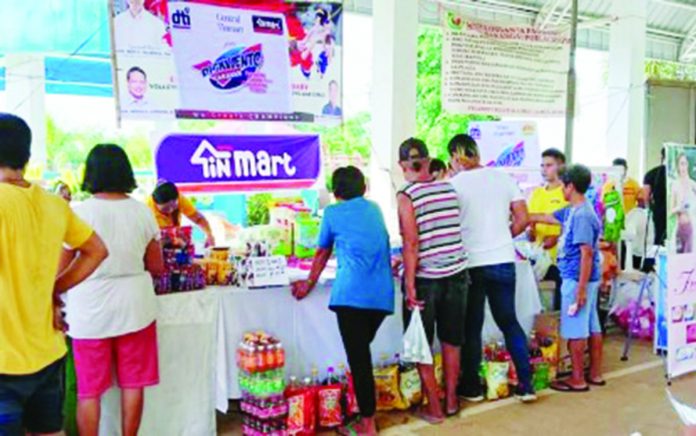 The Department of Trade and Industry Iloilo holds a Diskwento Caravan in Bingawan, Iloilo on Wednesday, June 21. DTI ILOILO PHOTO