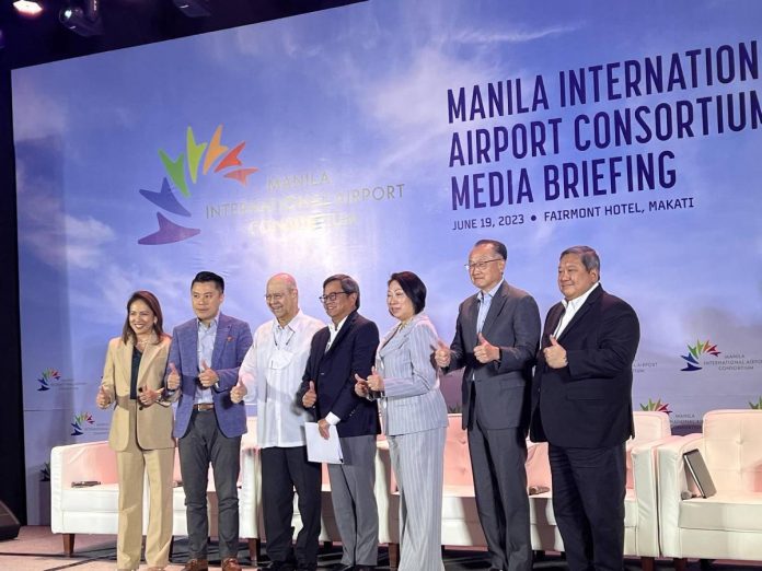 The Manila International Airport Consortium held a media briefing in Makati City on Monday, June 19. In photo, from left to right: Aboitiz InfraCapital president and chief executive officer (CEO) Cosette Canilao, Alliance Global Group Inc. CEO Kevin Tan, LT Group Chief Financial Officer Jose Gabriel Olives, Ayala Corp. President and CEO Cezar Consing, Federal Development Corp. President and CEO Josephine Gotianun-Yap, GIP vice chairman Dr. Jim Yong Kim, and JG Summit Holdings Inc. Senior Advisor Bach Johann Sebastian.