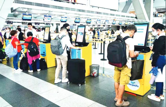 Domestic flight passengers check in at Cebu Pacific's on-site check-in lane at the Ninoy Aquino International Airport Terminal 3 in Pasay City. MARK DEMAYO/ABS-CBN NEWS PHOTO