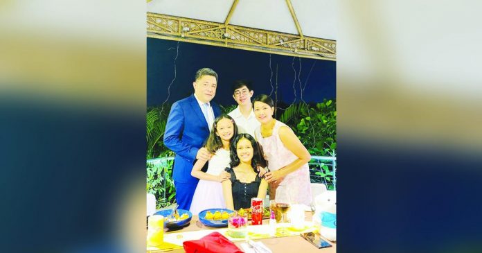 Socrates “Sonny” Alvaro, cluster general manager of Food and Beverage for Megaworld Hotels and Resorts, with children Owen, Bella, and Ellie in black, with wife Weng