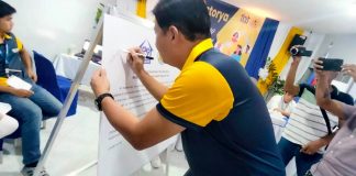 Roxas City government officials, headed by Mayor Ronnie Dadivas and stakeholders, sign a commitment to support the mental health program dubbed "KaEstorya Multi-platform Mental Health Support Line." MERLINDA BAGNATE PHOTO